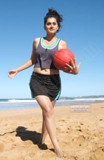 Taapsee Pannu feet photo thumbnail