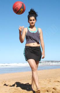 Taapsee Pannu feet photo thumbnail