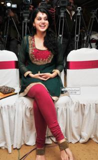 Taapsee Pannu feet photo thumbnail