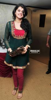 Taapsee Pannu feet photo thumbnail