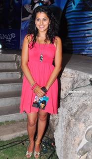 Taapsee Pannu feet photo thumbnail