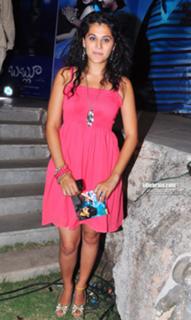 Taapsee Pannu feet photo thumbnail