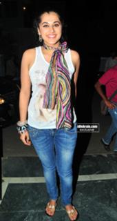 Taapsee Pannu feet photo thumbnail