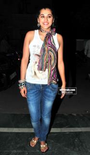Taapsee Pannu feet photo thumbnail