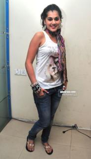 Taapsee Pannu feet photo thumbnail