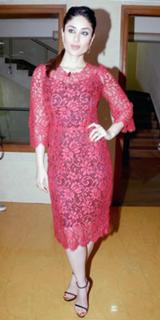 Kareena Kapoor feet photo thumbnail