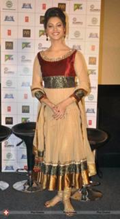 Urvashi Rautela feet photo 1