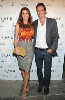 Cindy Crawford feet photo thumbnail