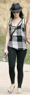 Katy Perry feet photo thumbnail