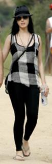 Katy Perry feet photo thumbnail