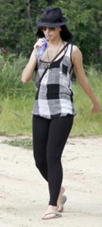 Katy Perry feet photo thumbnail