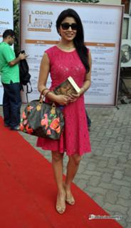 Shriya Saran feet photo thumbnail