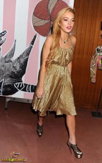 Lindsay Lohan feet photo thumbnail