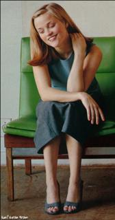 Reese Witherspoon feet photo thumbnail