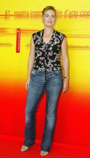 Kate Winslet feet photo thumbnail