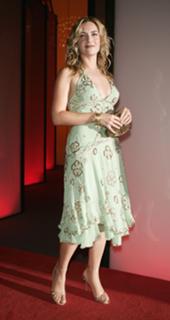 Kate Winslet feet photo thumbnail
