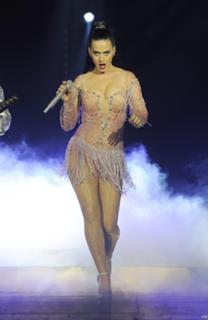 Katy Perry feet photo thumbnail
