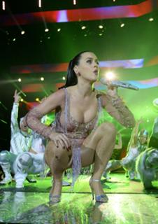 Katy Perry feet photo thumbnail