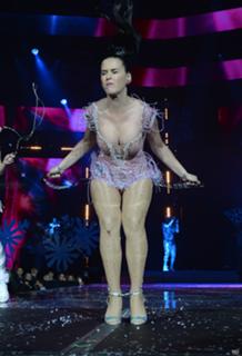 Katy Perry feet photo thumbnail