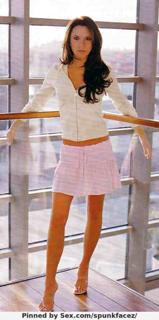 Victoria Beckham feet photo thumbnail