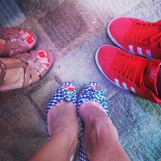 Adriane Galisteu feet photo thumbnail