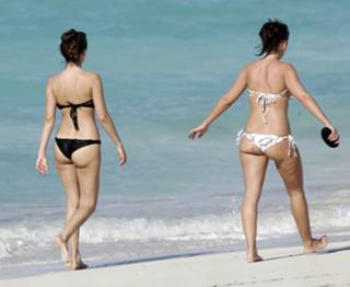 Kelly Brook feet photo thumbnail