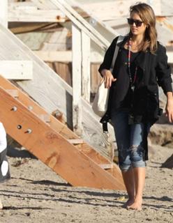 Jessica Alba feet photo thumbnail