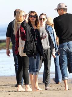 Jessica Alba feet photo thumbnail