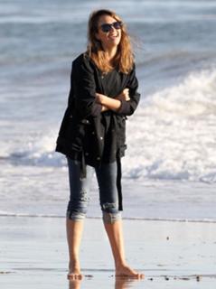 Jessica Alba feet photo thumbnail