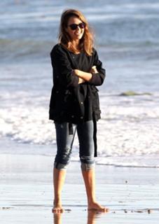 Jessica Alba feet photo thumbnail