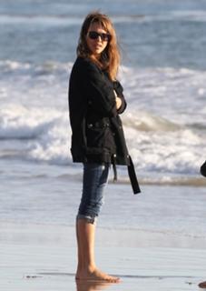 Jessica Alba feet photo thumbnail