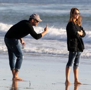 Jessica Alba feet photo thumbnail