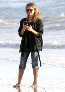 Jessica Alba feet photo thumbnail