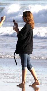 Jessica Alba feet photo thumbnail