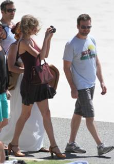 Taylor Swift feet photo thumbnail