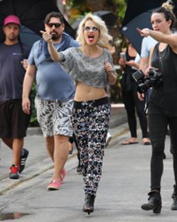 Rita Ora feet photo thumbnail