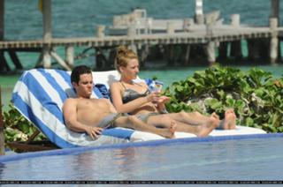 Blake Lively feet photo thumbnail