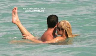 Paris Hilton feet photo thumbnail