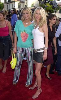 Paris Hilton feet photo thumbnail