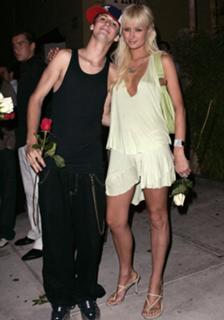 Paris Hilton feet photo thumbnail