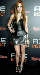 Ashlee Simpson feet photo thumbnail