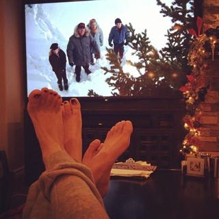 Kaley Cuoco feet photo thumbnail