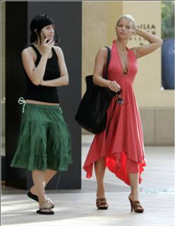 Ashlee Simpson feet photo thumbnail
