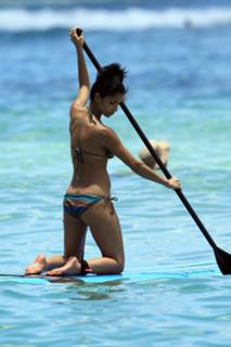 Nicole Scherzinger feet photo thumbnail