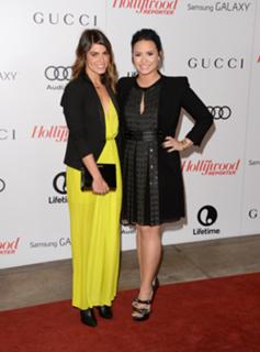 Demi Lovato feet photo thumbnail