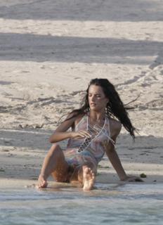 Alessandra Ambrosio feet photo thumbnail