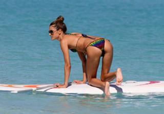 Alessandra Ambrosio feet photo thumbnail