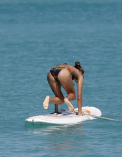 Alessandra Ambrosio feet photo thumbnail