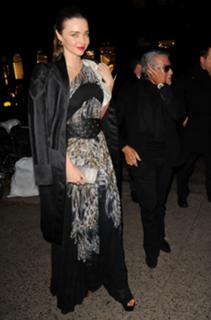 Miranda Kerr feet photo thumbnail