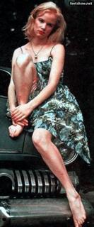 Juliette Lewis feet photo thumbnail